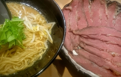 「チャーギュウ麺 極み（１日１０食限定、ラーメン・黒）」@銀座 道玄の写真