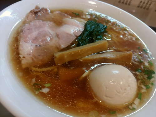 「醤油ラーメン味玉入り900円+ビール」@麺匠 きくちの写真