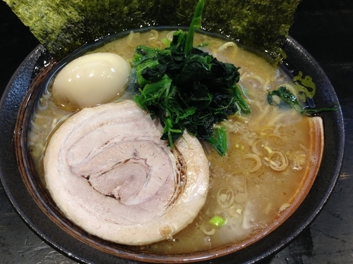 「ラーメン  ￥６５０  ＋  タマゴ  ￥１００」@家系ラーメン 鶴見 幸家の写真
