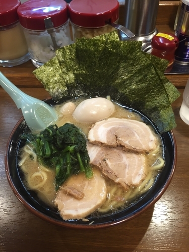 「オールスターラーメン」@横浜家系ラーメンとりとんの写真