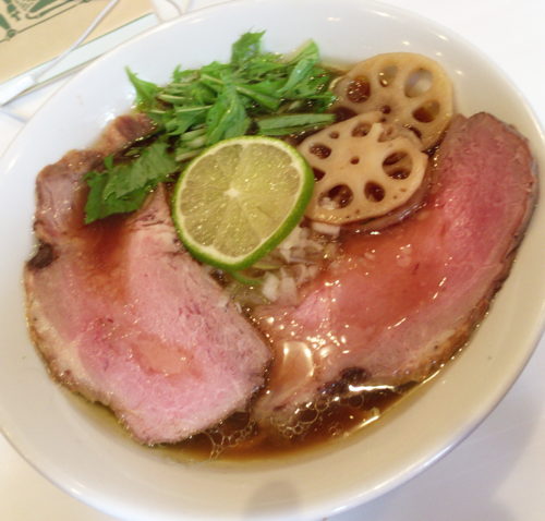 「【限定】名古屋コーチンの醤油そば〜ライム830円」@麺や 彩～iro～の写真