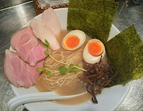 「塩豚骨＋味玉」@さんじの写真