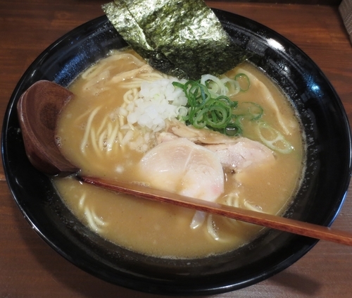 「濃厚黒鶏白湯らーめん　750円」@麺匠 黒庸介の写真