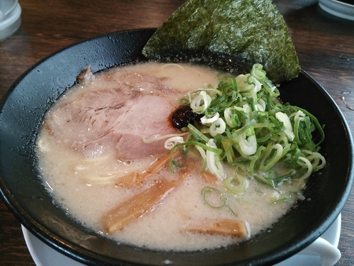 「名古屋白豚骨」@名古屋豚骨 一番軒 庄内緑地店の写真