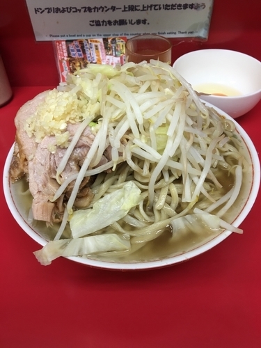 「大豚ニンニク生卵」@ラーメン二郎 千住大橋駅前店の写真