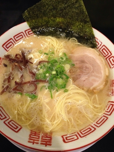 「長浜らーめん＋替え玉」@麺や 六助の写真