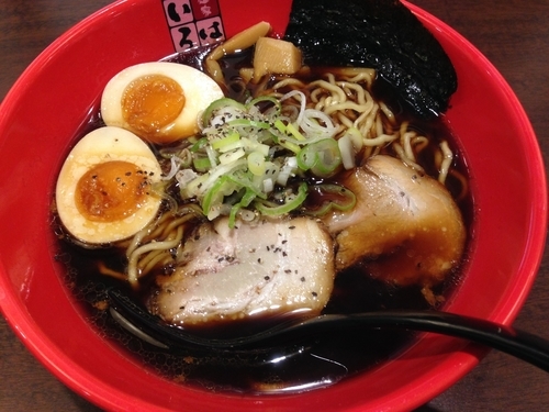 「富山ブラック味玉らーめん  ￥９２０」@豚系 麺家いろは 秋葉原店の写真