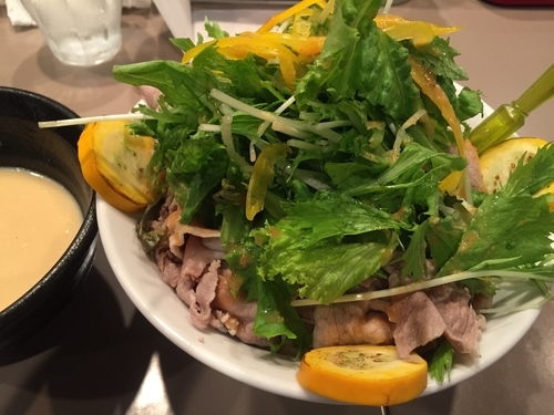 「豚冷しゃぶ と冷製トウモロコシスープ(味噌)」@つけ麺 五ノ神製作所の写真