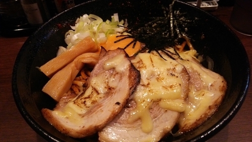 「ジャジャ辛まぜそば + 特製チャーシュー」@つけ麺 龍平の写真