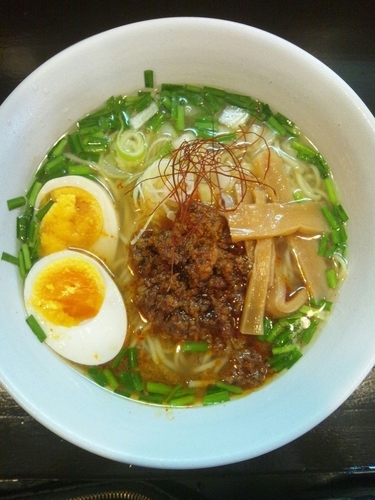 「台湾らーめん（味玉トッピング）」@らーめん奏の写真