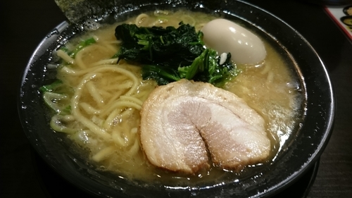 「醤油豚骨玉子」@横浜家系ラーメン 市ヶ家の写真