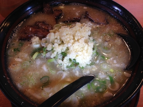 「とんこつしょうゆラーメン　￥７３０」@笑楽の写真