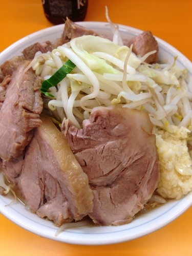 「ブタラーメン（ヤサイ、ニンニク）」@ラーメンエース 八王子店の写真