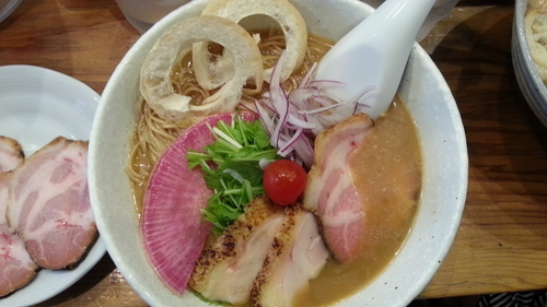 「かたい細麺好きの冷やしミルキィ節醤油らーめん 限定」@らーめん専門 和海の写真