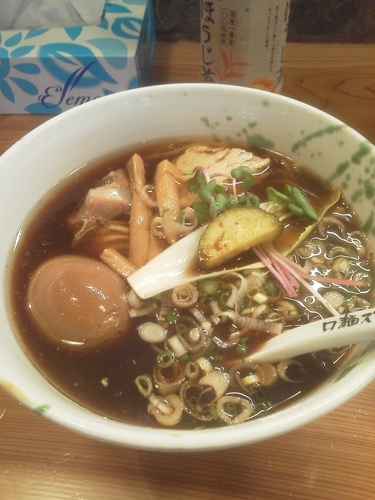 「らーめん醤油＋味玉」@ロ麺ズの写真