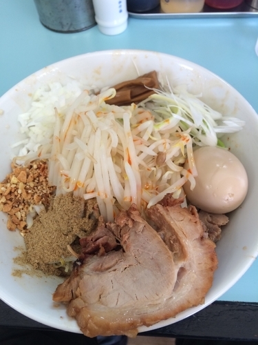 「油そば800円味玉100円たまねぎ 魚粉」@らーめん☆王子の写真