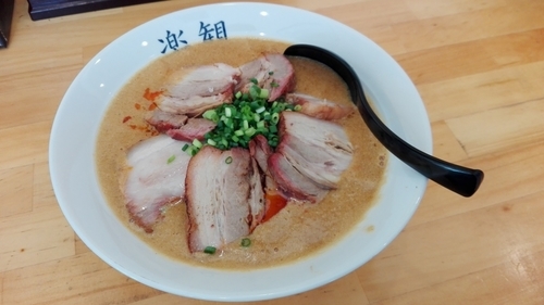 「坦々チャーシュー麺（限定）」@楽観（赤）の写真