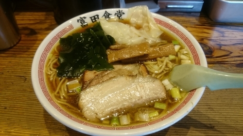 「ワンタンそば(中)」@松戸中華そば 富田食堂の写真