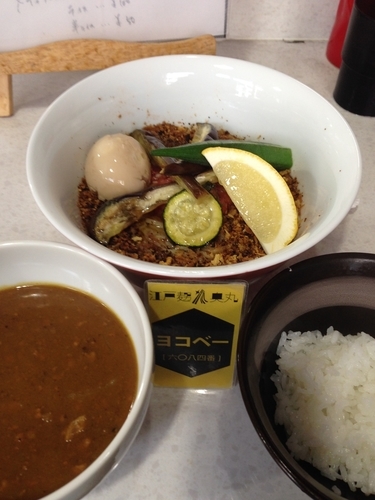 「本日限定『スパイスを効かせた洋風カレーの夏野菜つけ麺？』」@ラーメン星印の写真