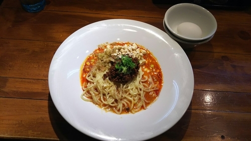 「正宗汁なし担々麺＋温泉卵」@成都正宗担々麺 つじ田の写真