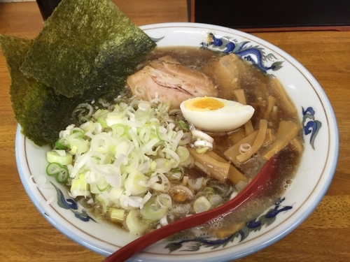「大八ラーメン大盛り麺かためトッピングネギ」@大八ラーメンの写真