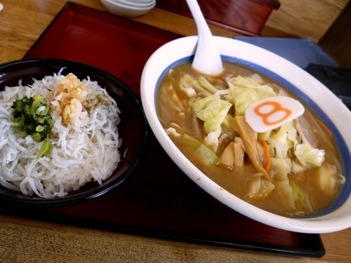 「８番セット（野菜らーめん＋餃子）＋ミニ丼」@8番らーめん 穴水店の写真