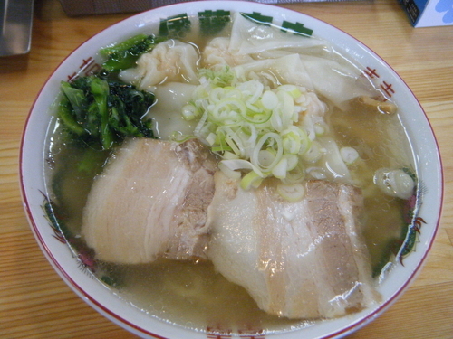 「金のえびわんたんそば880円」@伊藤商店 吉倉店の写真