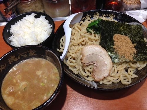 「魂心つけ麺（期間限定価格）」@横浜家系ラーメン 新宿小滝橋 魂心家の写真