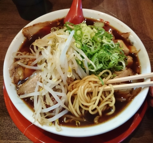 「中華そば肉多目 900円」@新福菜館 麻布十番店の写真
