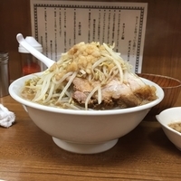 ラーメン350g750円+生卵50円。ニンニク少し、野菜ちょい増