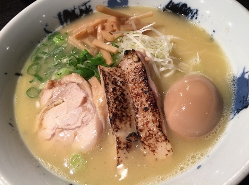 「濃厚鶏そば+鶏そぼろ丼セット」@鶏そば 雫一 大袋店の写真