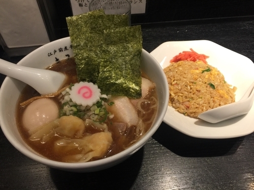 「特製醤油らーめん＋チャーハン」@江戸前煮干中華そば きみはん 五反田店の写真