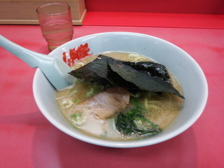 「醤油ラーメン　普通」@ラーメン山岡家 帯広店の写真