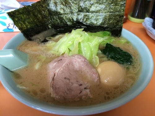 「キャベツラーメン+味玉 (850円)」@梅浜亭の写真