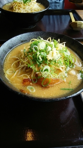 「濃厚ねぎ味噌らーめん 750円＋税 (税込参考価格810円」@伝丸 焼津小川店の写真