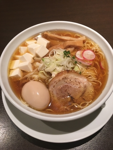 「淡麗醤油 大盛 880円＋味玉」@麺屋うずまきの写真