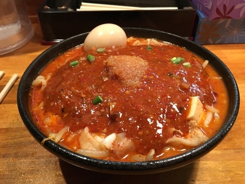 「味玉どて辛めん 中盛 辛さふつう ニンニクふつう」@どてちん 習志野店の写真