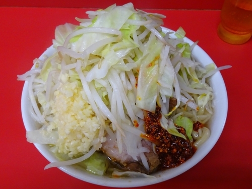 「小ラーメン（700円）油少なめヤサイニンニクラー油」@ラーメン二郎 千住大橋駅前店の写真