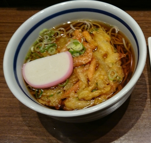 「天ぷらそば」@麺家 京都上がも店の写真