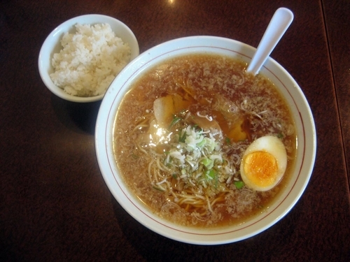 「ラーメンしょうゆ650円＋ランチライス無料」@らーめん くりあの写真