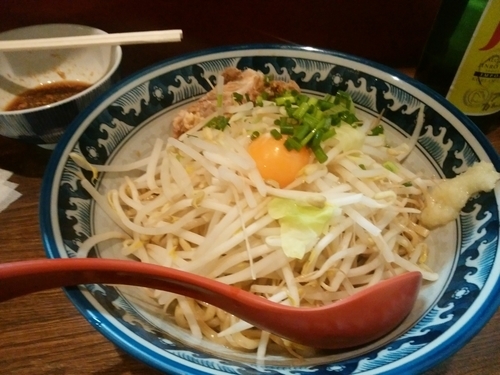 「油そば＋ビール」@ラーメンアキラの写真