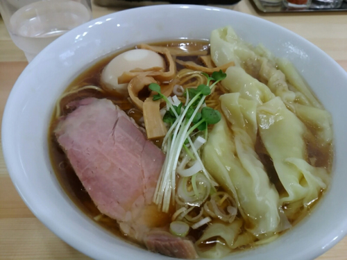 「ワンタン麺850円+味玉」@中華そば こてつの写真