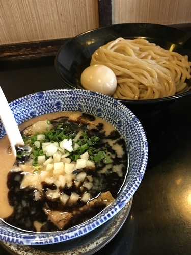 「鶏黒つけめん 味玉のせ」@麺堂 稲葉の写真