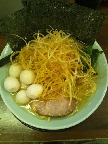 「ねぎラーメン（うずらトッピング）」@爛々亭の写真