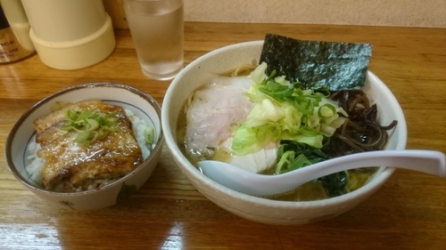 「濃厚鶏白湯ラーメン、しょうゆ、大盛、チャーシュー丼」@麺や 福一の写真