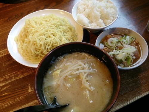「つけ麺(醤油)とモツ煮＆ライスセット 700えん(税抜)」@ラーメン&らーめん 一代元 大宮大成店の写真