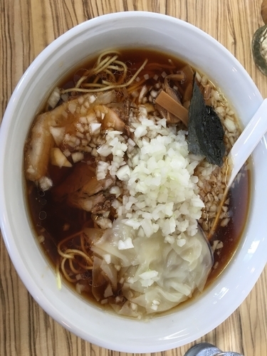 「ラーメン大盛 ワンタン タマネギ」@中華そば たまやの写真