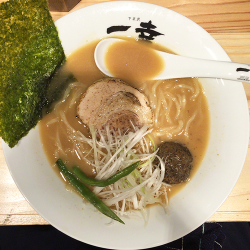 「煮干豚そば+トリュフ煮干〜る」@下北沢 一幸の写真