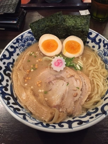 「豚骨魚介東京駅らー麺」@東京駅 斑鳩の写真