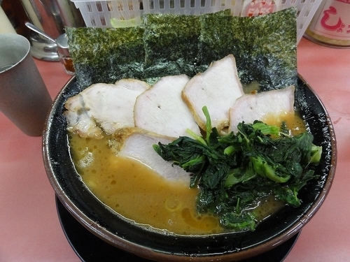 「大盛チャーシュー麺固め　ビール」@王道家の写真